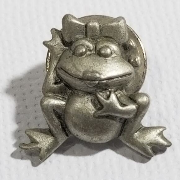 JJ pewter frog pin 6/8" girl frog pin - Picture 6 of 10